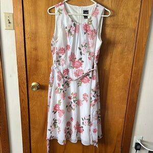 Floral Sleeveless Dress - White and Pink